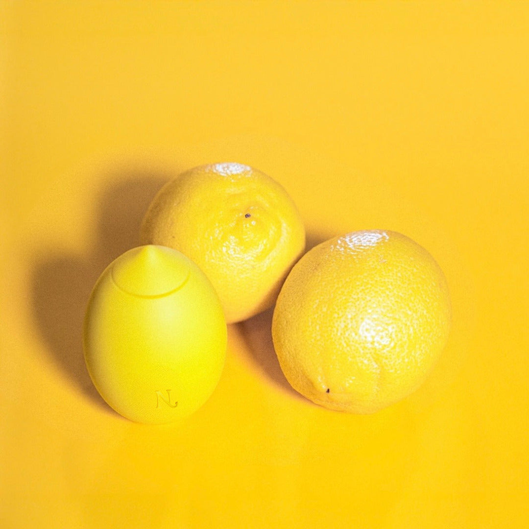 Lemon Clitoral Vibrator – in hand